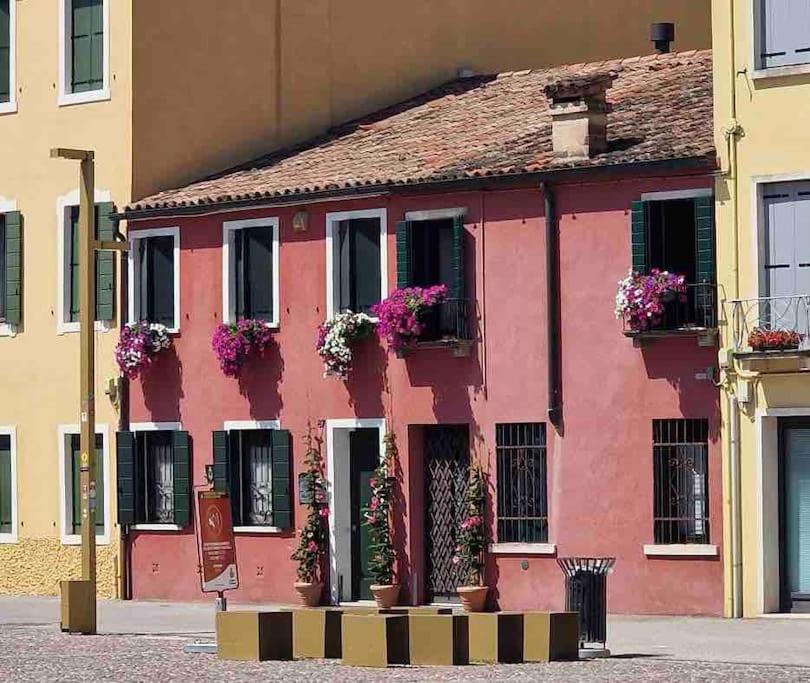 Storico Fronte Piazza In Borgo Portello *