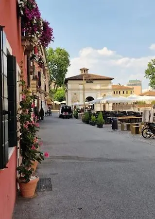 Storico Alloggio Fronte Piazza In Borgo Portello Padova Exterior photo