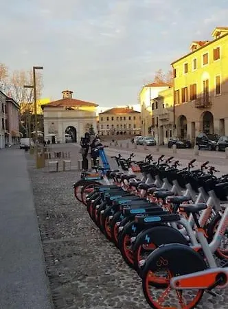 Storico Alloggio Fronte Piazza In Borgo Portello Padova Exterior photo