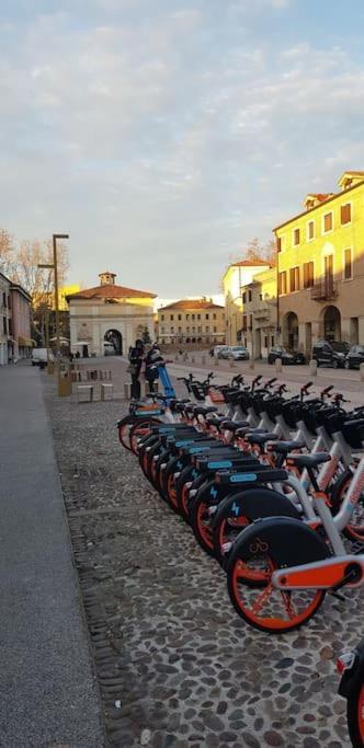 Apartment Storico Fronte Piazza In Borgo Portello *